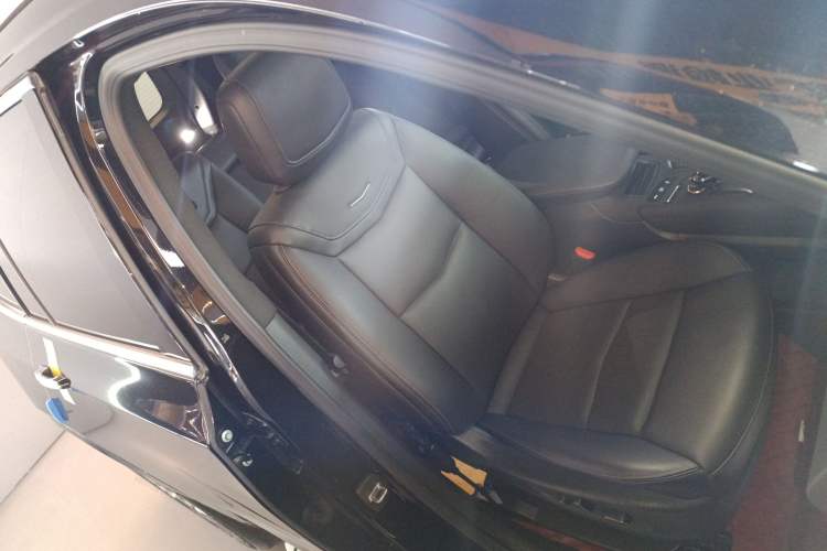 Used Cadillac XT6 2022 2.0T 7-Seater Four-Wheel Drive Luxury Version
