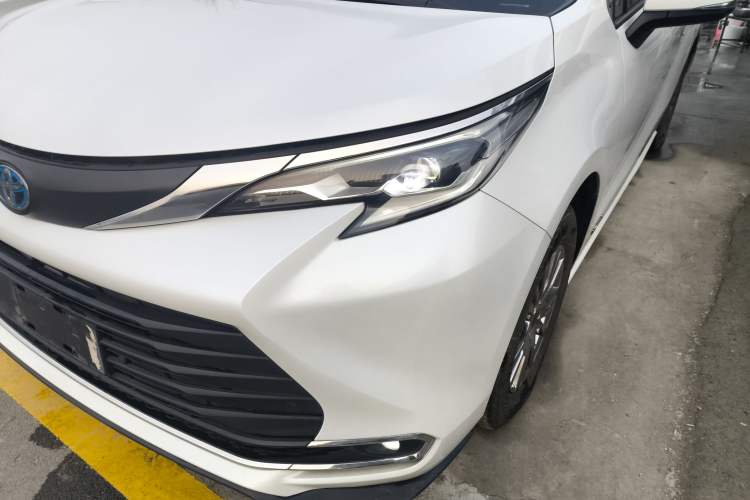 Used Toyota Sienna 2023 2.5L Hybrid Comfort Edition
