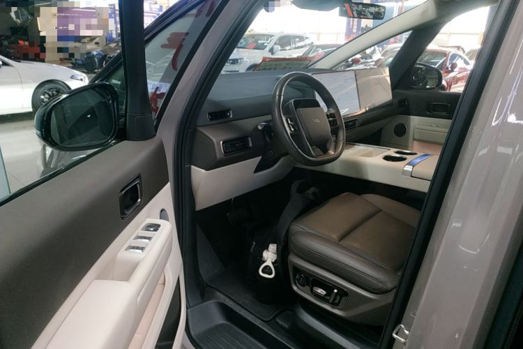 Used Li Auto MEGA 2024 Ultra Model
