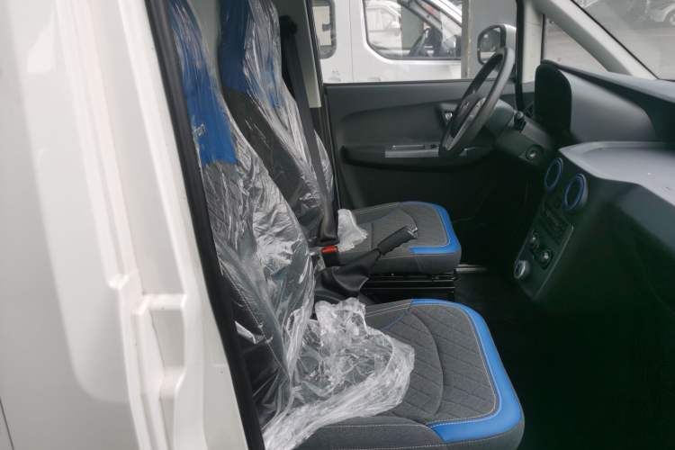 Used Foton Intelligent Blue Elf E7 2024 All-Electric Van Flat Roof 2 Seats CATL 46.36 kWh
