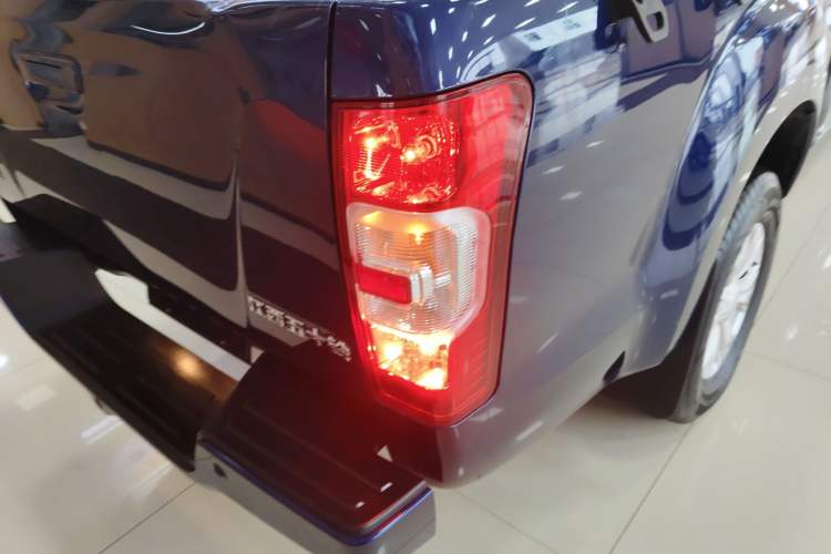 Used Isuzu JLM 2023 2.5T Diesel Manual Two-Wheel Drive Chima Long-Wheelbase Version
