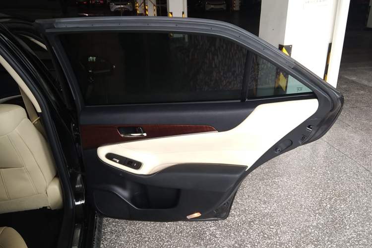 Used Toyota Crown 2015 2.5L Smart Edition
