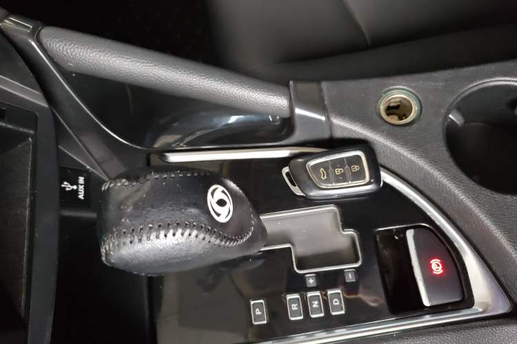 Used Dongfeng Aeolus AX7 2015 2.0L Automatic Zhiyi Trim