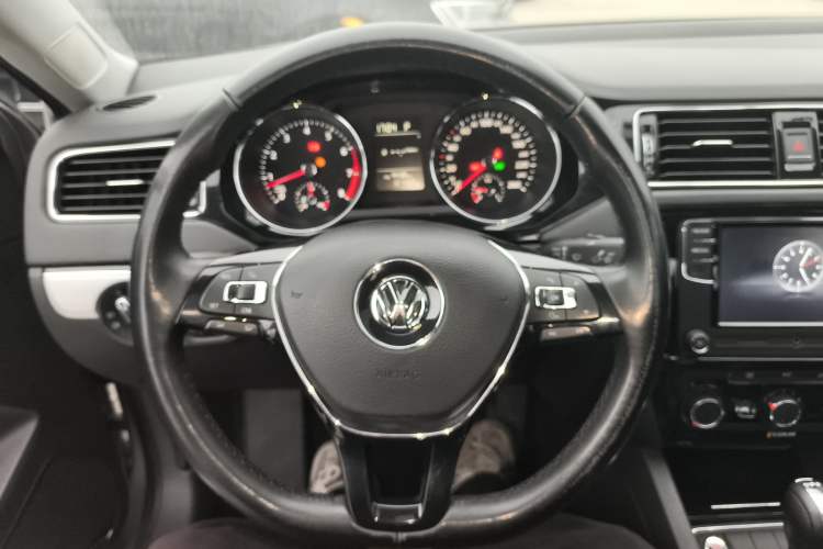 Used Volkswagen Sagitar 2017 230TSI Automatic Comfort Version
