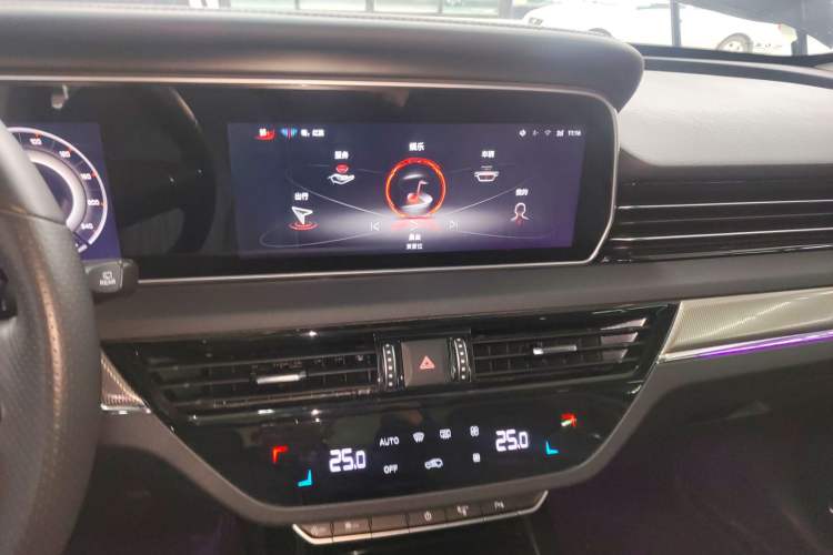 Used Hongqi HS5 2022 Facelifted Version 2.0T Smart Connect Flagship All-Wheel-Drive Edition