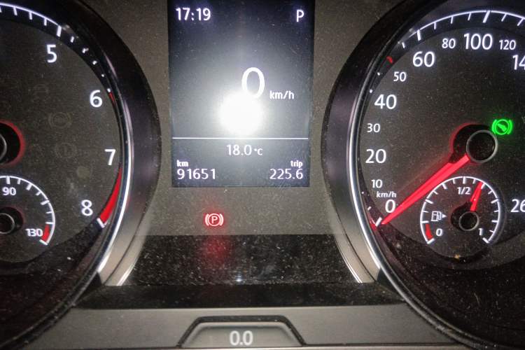 Used Volkswagen Golf 2016 230TSI Automatic Luxury Version
