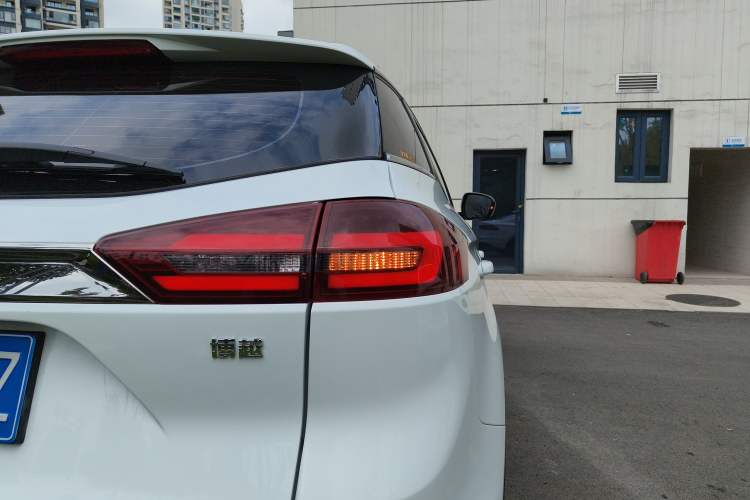 Used Geely Auto Emgrand X7 Sport 2018 2.0L Manual Two-Wheel Drive Zhiya Version
