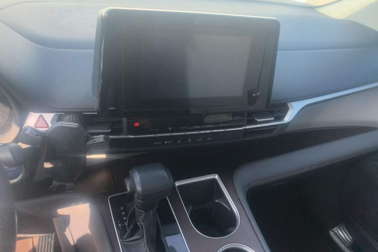 Used Toyota Sienna 2021 2.5L Hybrid Comfort Edition