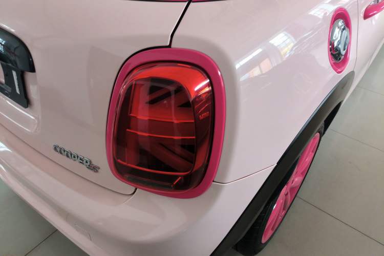 Used MINI MINI 2019 2.0T COOPER S Classic Edition Five-Door Model
