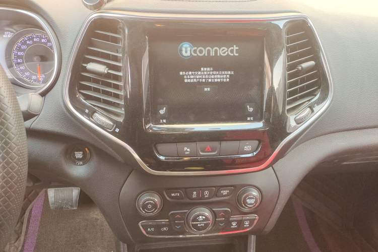 Used Jeep Cherokee 2019 2.0T Four-Wheel Drive Explorer Edition China VI Emission Standard