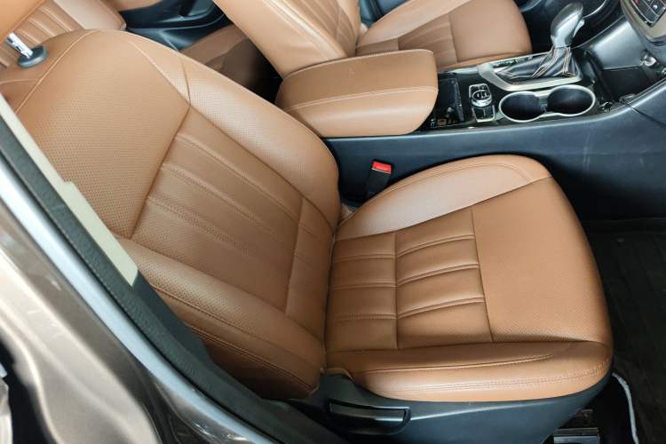 Used Changan CS95 2017 2.0T Two-Wheel Drive Zhiyuan Edition