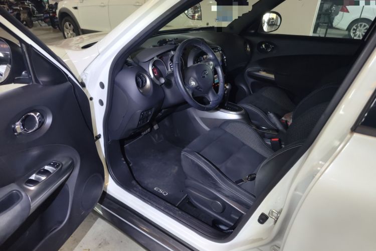 Used Infiniti ESQ 2014 1.6L Spontaneous Edition
