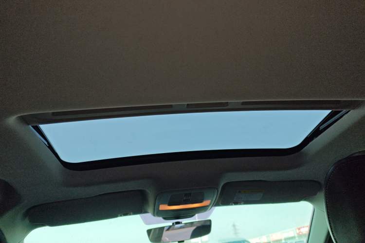 Used Roewe i5 2021 1.5L CVT Black Gold Edition