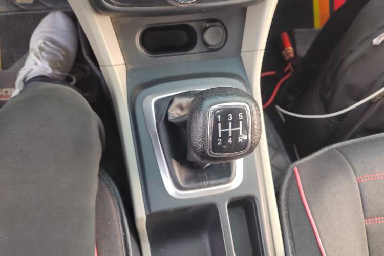 Used Dongfeng Aeolus L60 2015 1.6L Manual New Dynamic Model
