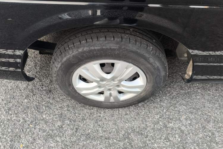 Used FORTHING Lingzhi 2023 M5L 1.6L Base Model 7 Seats