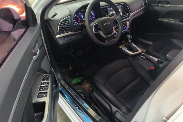 Used Hyundai Elantra 2016 1.6L Automatic ZhiXuan – Elite Version