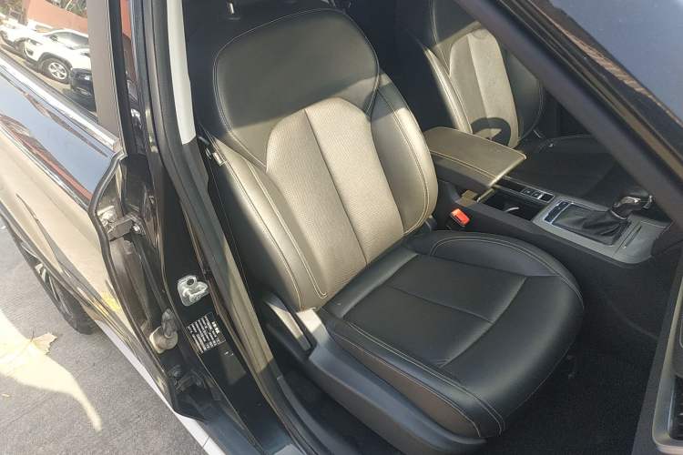 Used Roewe RX5 2019 20T Two-Wheel Drive Automatic Ali Smart Connectivity Platinum Edition
