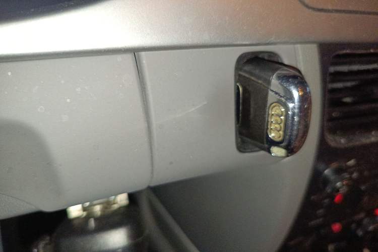 Used Audi A4L 2012 2.0 TFSI automatic standard version