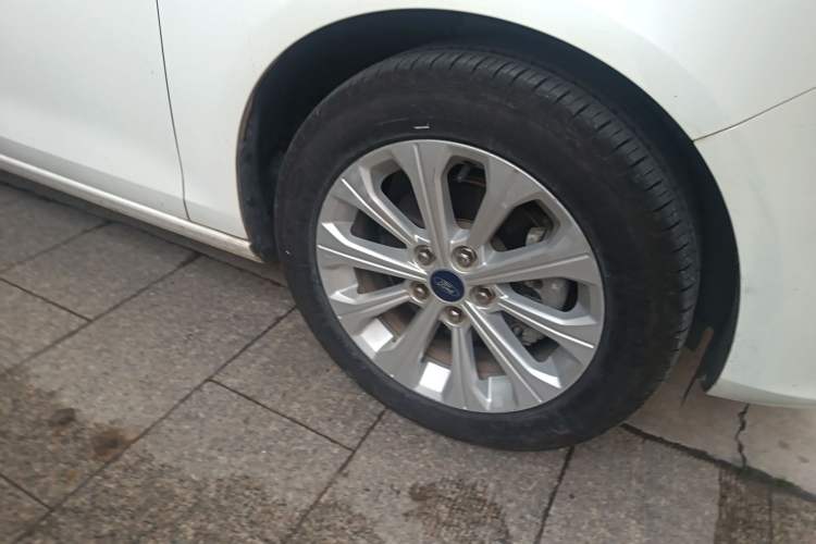 Used Ford Escort 2015 1.5L Automatic Fashion Model