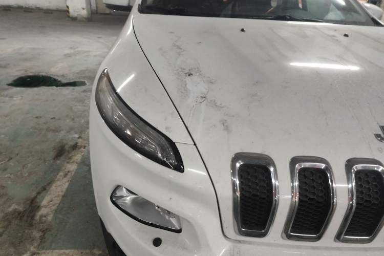 Used  Cherokee 2020 2.0L Two-Wheel Drive Classic Sports Edition
