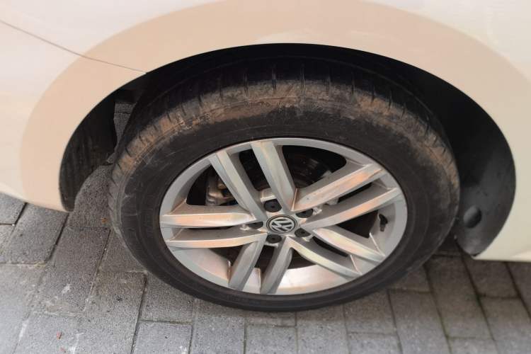 Used Volkswagen Gran Lavida 2015 230TSI DSG Comfort Edition
