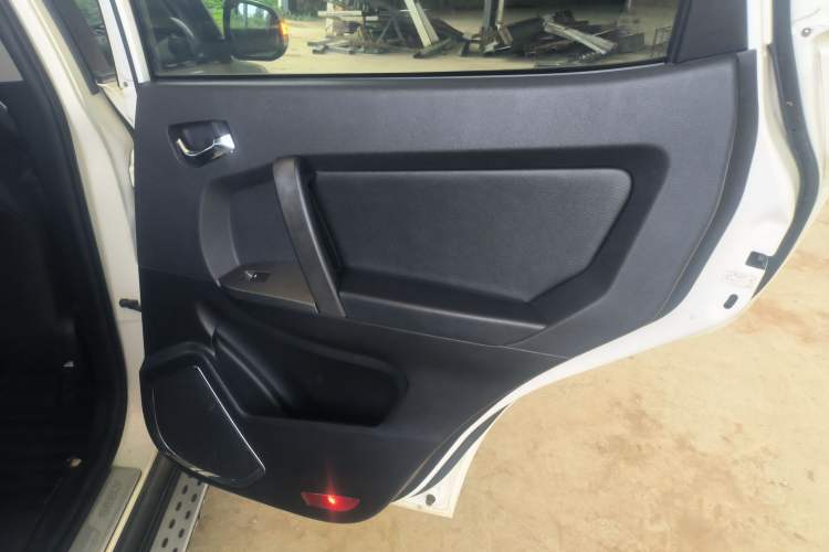 Used Geely Auto GX7 2014 2.0L Manual Luxury Version
