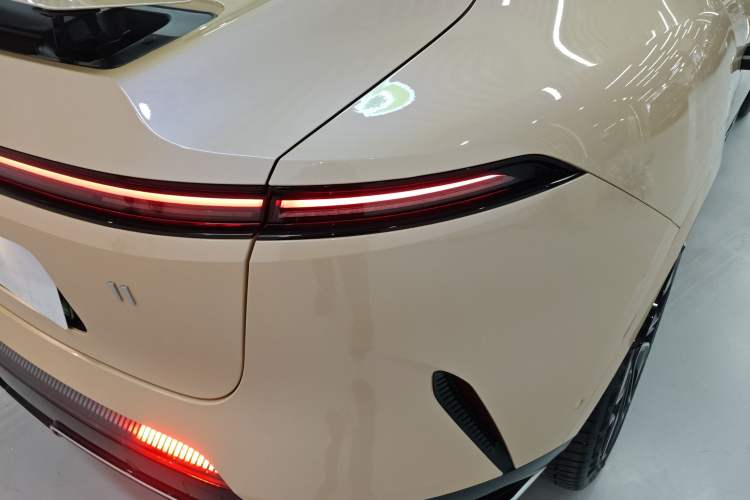 Used  11 2024 630 Rear-Wheel Drive Edition with Three Lasers
