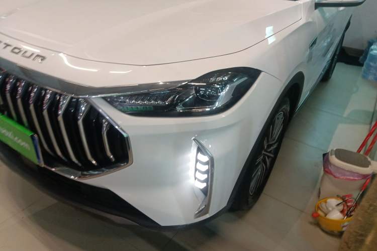 Used JETOUR X70 PLUS 2023 1.5T DCT Brave PLUS 7-Seater
