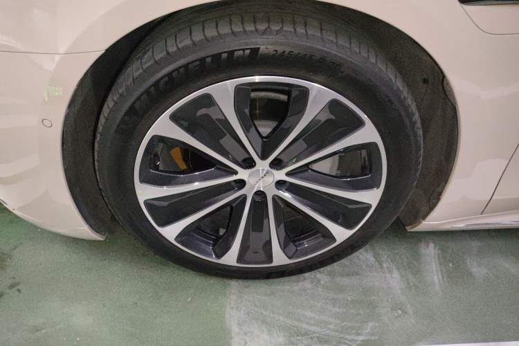 Used Hima Luxeed S7 2025 855 km Max
