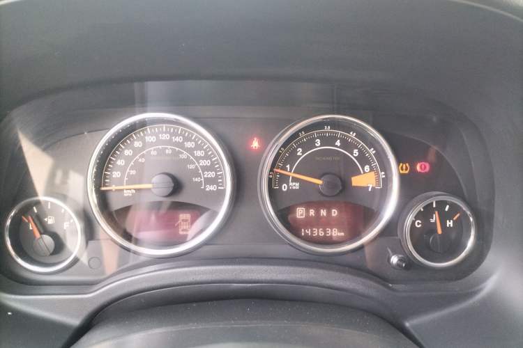 Used  Compass 2015 2.0L Two-Wheel Drive Luxury Edition