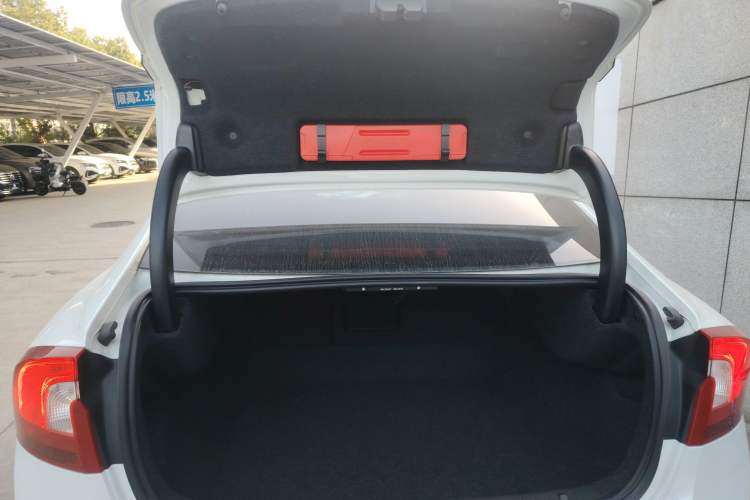 Used Volvo S60 2015 S60L 2.0T Zhiyuan Edition
