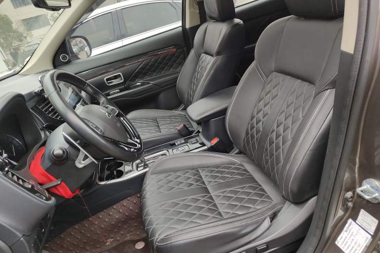 Used Mitsubishi Outlander 2021 2.4L 4x4 Zhi Xiang Edition 7 Seats
