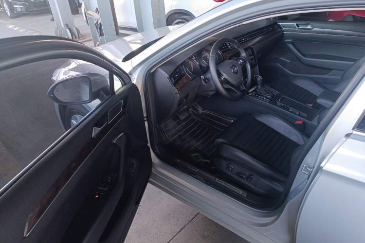 Used Volkswagen Magotan 2019 330TSI DSG Leading Model China VI Standard
