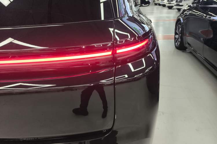 Used Li Auto L8 2023 Air model
