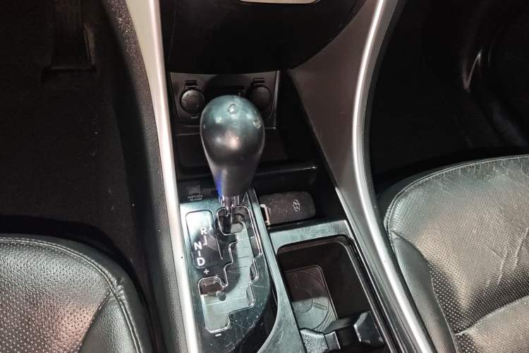 Used Hyundai Sonata 2014 2.4L Automatic Luxury Version China IV Standard
