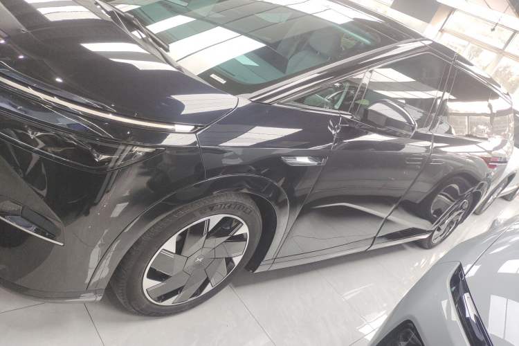 Used XPeng X9 2024 702 Ultra-Long Range Max
