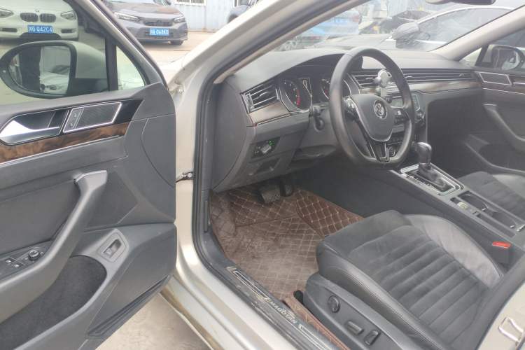 Used Volkswagen Magotan 2017 330TSI DSG Luxury Model
