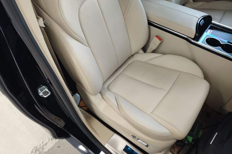 Used Buick GL8 2023 ES Lu Zun Deluxe Model
