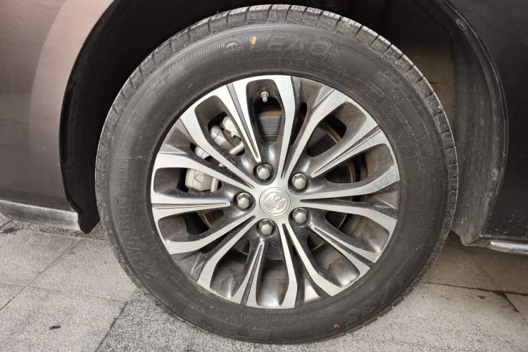 Used Buick GL8 2023 Land Executive Class Comfort Model