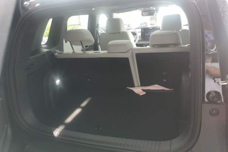 Used  Titanium 3 2025 501 km All-Wheel Drive Intelligent Driving Max Edition