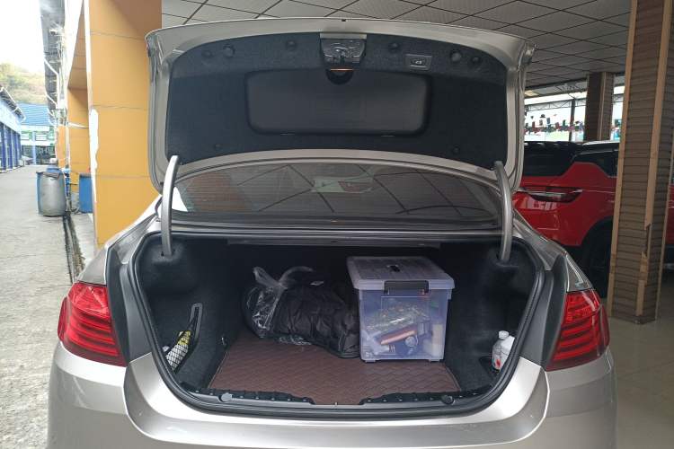 Used BMW 5 Series 2014 525Li Luxury Design Package
