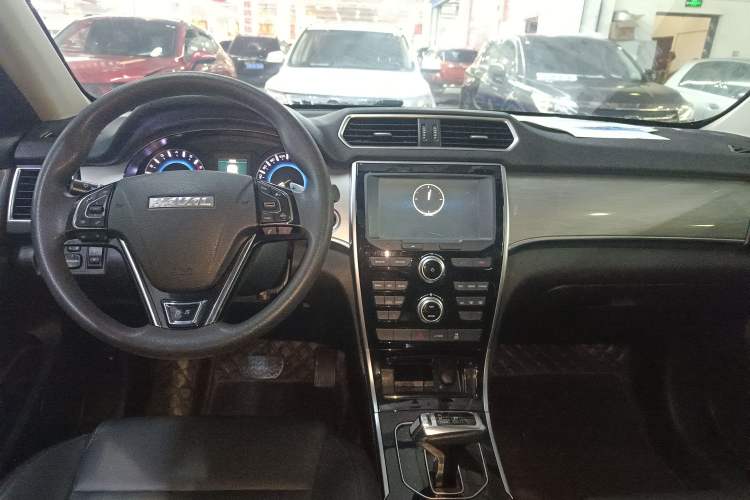 Used Haval H2 2018 Chuanxiang Edition 1.5T Dual-Clutch Two-Wheel Drive Fashion Model China V Standard
