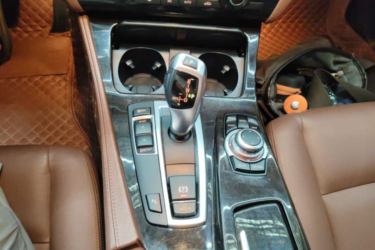 Used BMW 5 Series 2014 525Li Leading Model
