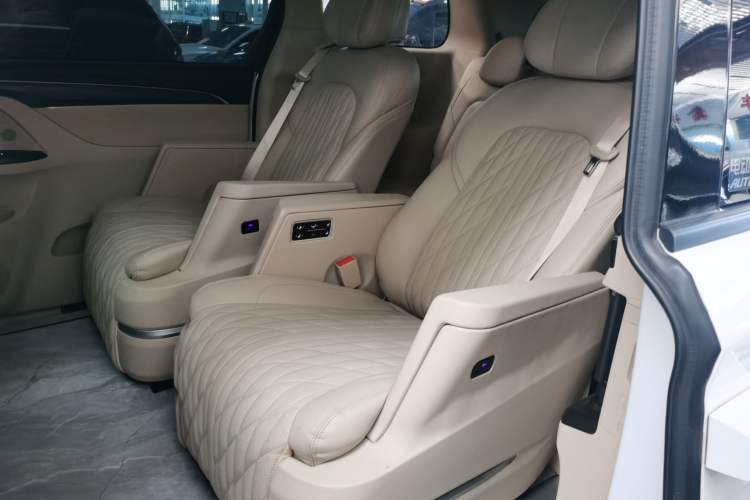 Used Buick GL8 2023 ES Lu Zun Deluxe Model
