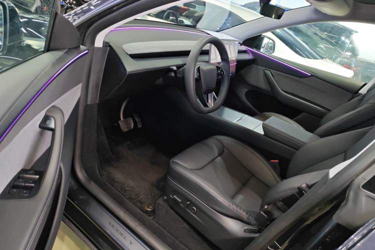 Used Tesla Model Y 2025 Rear-Wheel-Drive Version