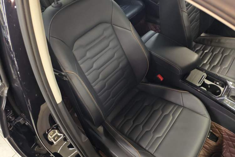 Used Volkswagen Passat 2020 Facelift 330TSI Elite Edition China VI Standard