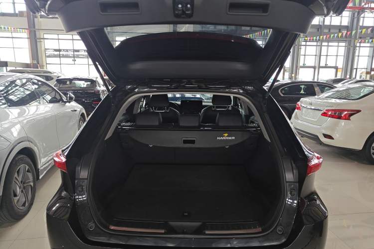 Used Toyota Harrier 2022 Dual-Engine 2.5L CVT Four-Wheel Drive Luxury Edition
