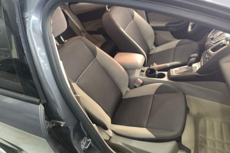 Used Ford Focus 2012 Sedan 1.6L Automatic Comfort Model
