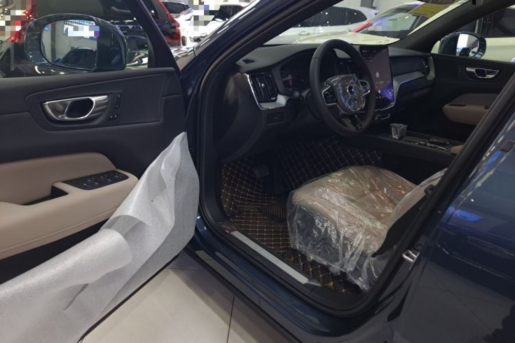 Used Volvo XC60 2026 B5 4x4 Smart Luxury Edition