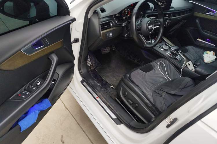 Used Audi A4L 2018 30th Anniversary Edition 40 TFSI Fashion Model
